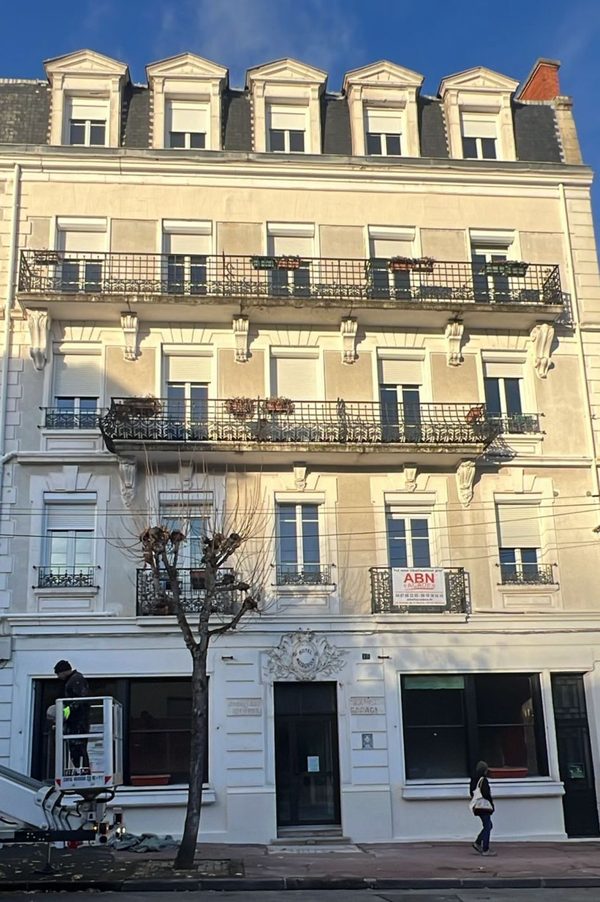 Châtel-Guyon, ancien Hôtel Métropole au 19 avenue des États-Unis : façade de l'immeuble
